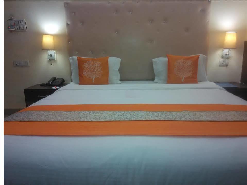 Hôtel Lazeez à New Delhi Extérieur photo